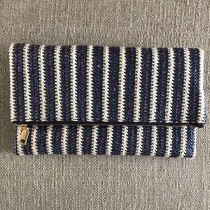 Urban Expressions - Presly Straw Foldover Clutch